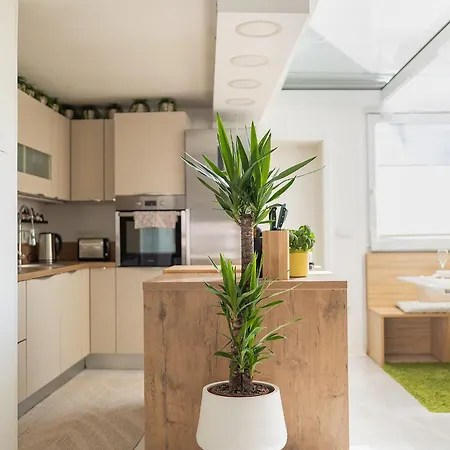 Isolana Center Rooftop Terrace Апартаменты *