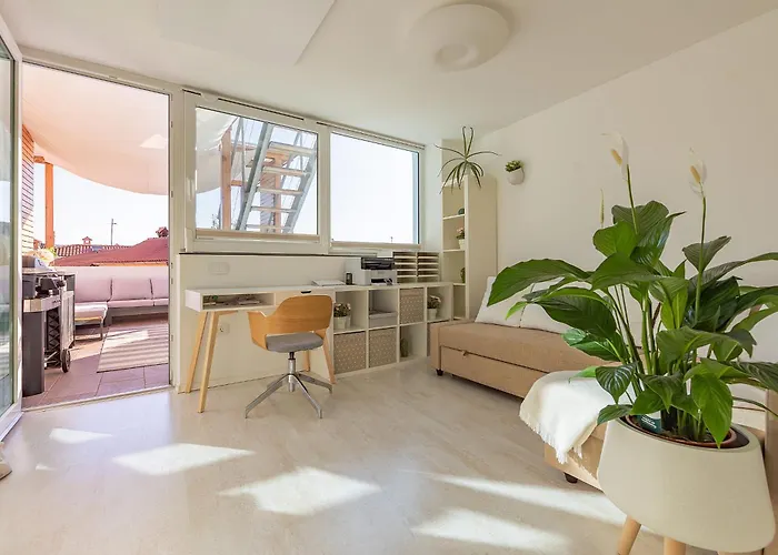 Isolana Center Rooftop Terrace 아파트